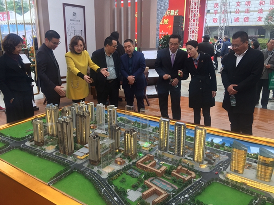 領導視察圖片1.jpg