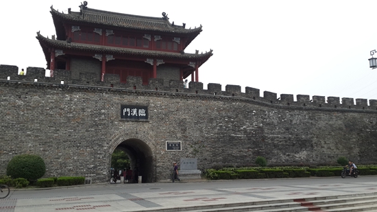 襄陽(yáng)古城墻.jpg