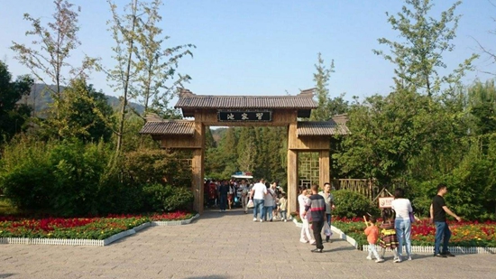 襄陽(yáng)習(xí)家池.jpg